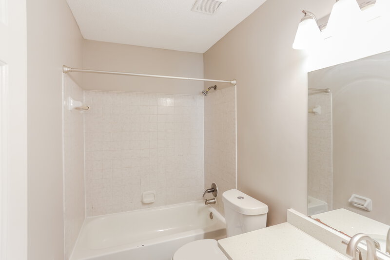 2,045/Mo, 2861 McVay Trail Dr Memphis, TN 38119 Bathroom View