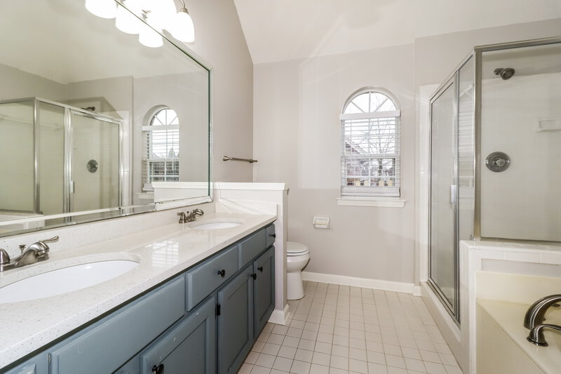 1,955/Mo, 6412 Quail Ridge Dr Bartlett, TN 38135 Main Bathroom View