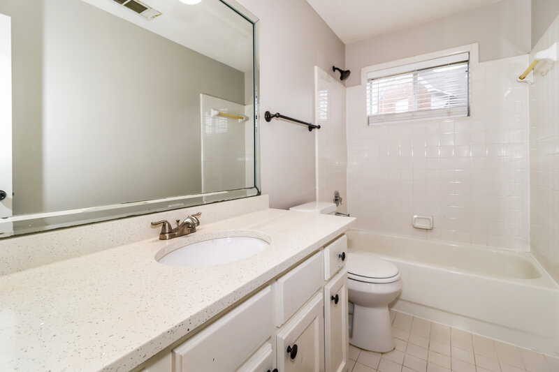 1,955/Mo, 6412 Quail Ridge Dr Bartlett, TN 38135 Bathroom View