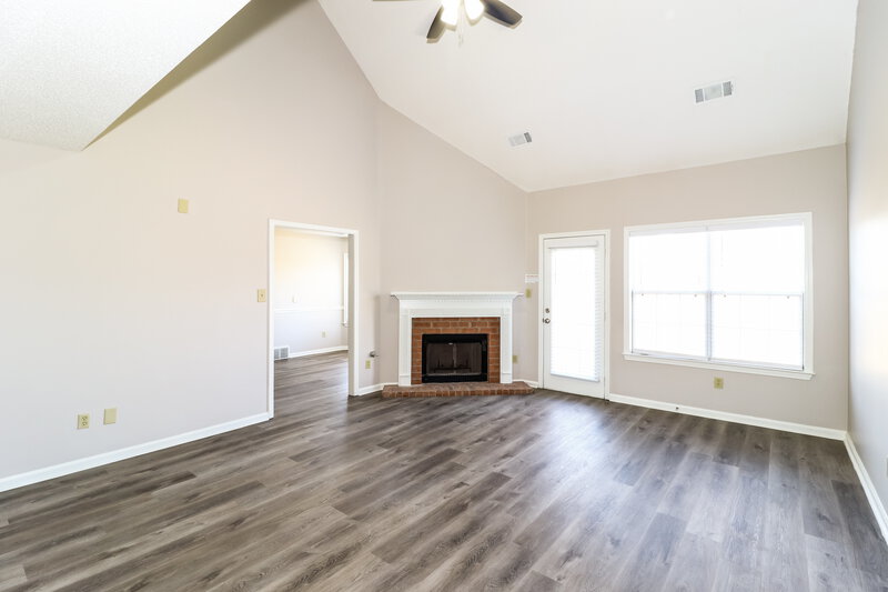 2,350/Mo, 8262 Red Creek Dr Cordova, TN 38016 Living Room View