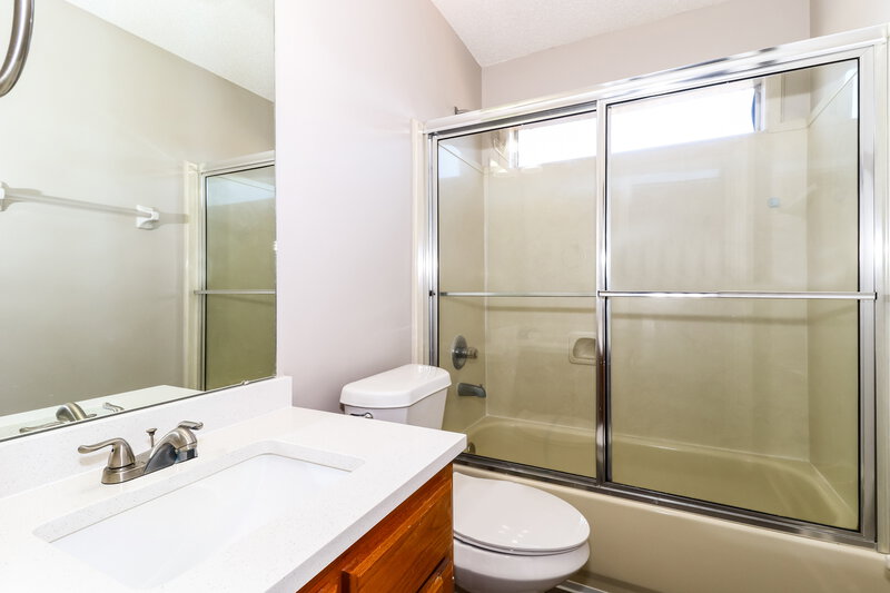 2,350/Mo, 8262 Red Creek Dr Cordova, TN 38016 Bathroom View 2