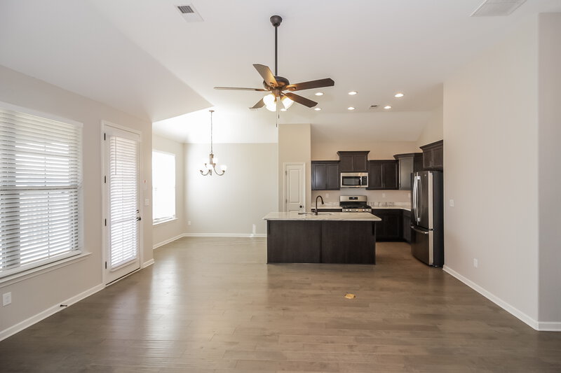 1,930/Mo, 50 Willow Springs Ln Oakland, TN 38060 Living Room View