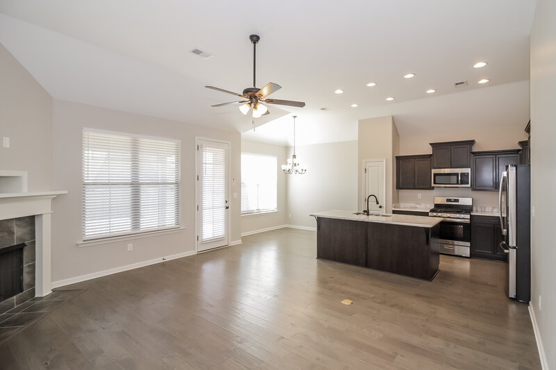 1,930/Mo, 50 Willow Springs Ln Oakland, TN 38060 Living Room View 2