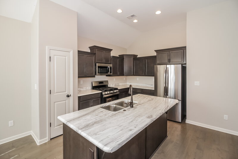 1,930/Mo, 50 Willow Springs Ln Oakland, TN 38060 Kitchen View