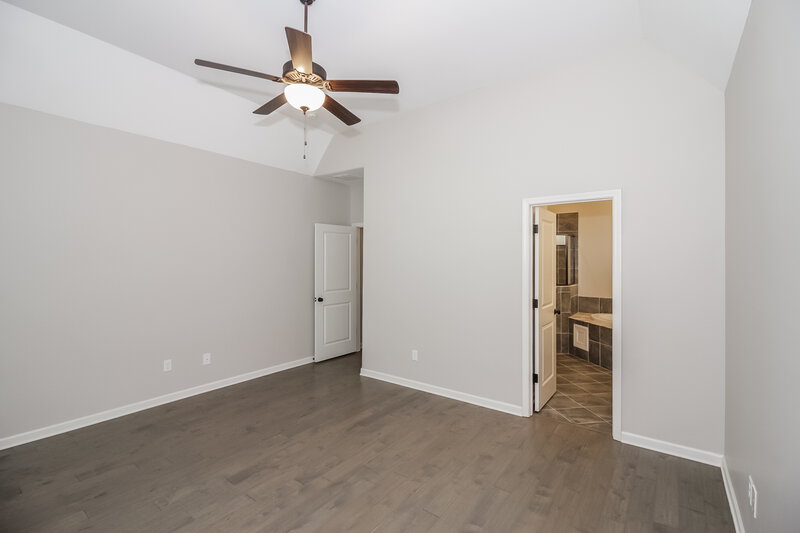 1,930/Mo, 50 Willow Springs Ln Oakland, TN 38060 Main Bedroom View 2