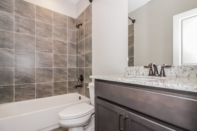 1,930/Mo, 50 Willow Springs Ln Oakland, TN 38060 Bathroom View