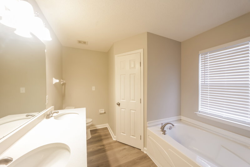 1,895/Mo, 9964 Rachel Shea Ave Olive Branch, MS 38654 Main Bathroom View