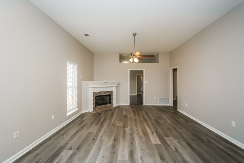 2,690/Mo, 5386 Kristy Ln Southaven, MS 38671 Living Room View 2