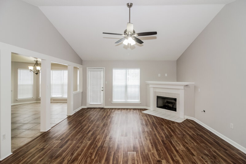 2,070/Mo, 8052 Mary Payton Dr Southaven, MS 38671 Living Room View 2