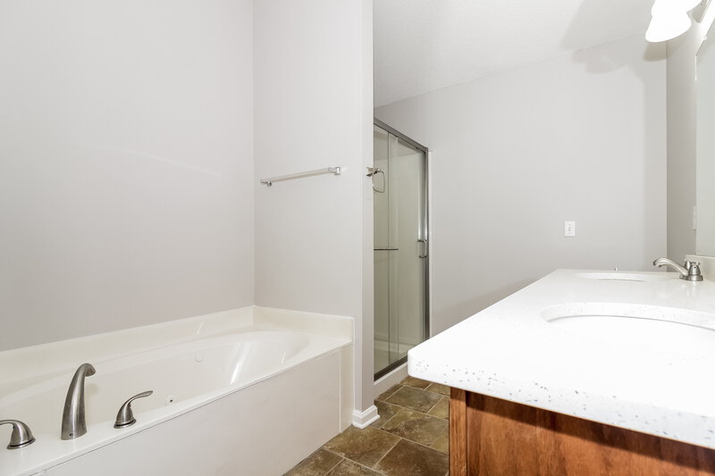 2,070/Mo, 8052 Mary Payton Dr Southaven, MS 38671 Bathroom View