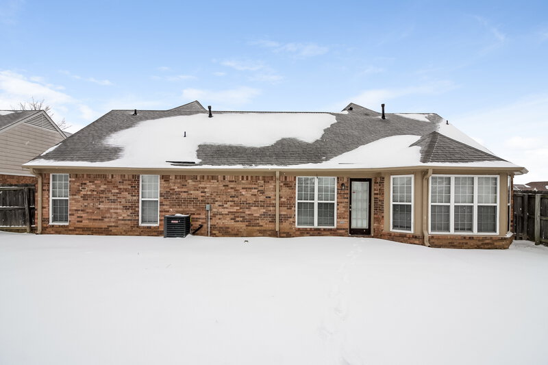 2,070/Mo, 8052 Mary Payton Dr Southaven, MS 38671 Rear View