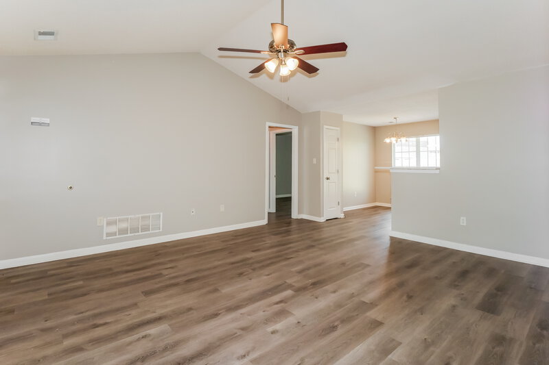1,905/Mo, 10734 Ridgefield Dr Olive Branch, MS 38654 Living Room View 2