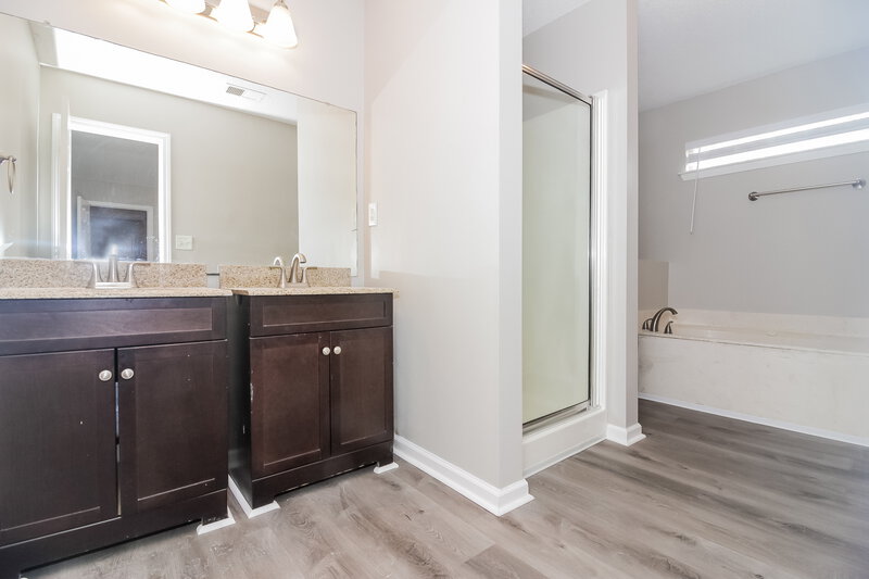 2,690/Mo, 10734 Ridgefield Dr Olive Branch, MS 38654 Main Bathroom View