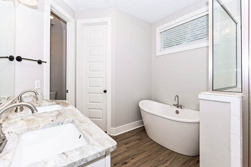 2,195/Mo, 2701 Maple Hill Dr Nesbit, MS 38651 Main Bathroom View