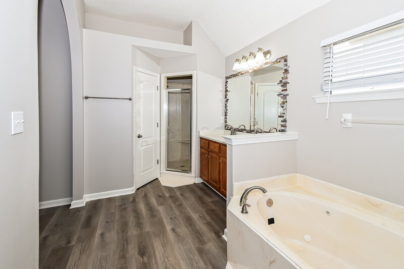 2,990/Mo, 9946 Rachel Shea Ave Olive Branch, MS 38654 Main Bathroom View