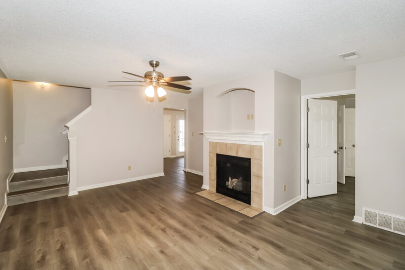 1,585/Mo, 1170 Whitten Rd Memphis, TN 38134 Living Room View