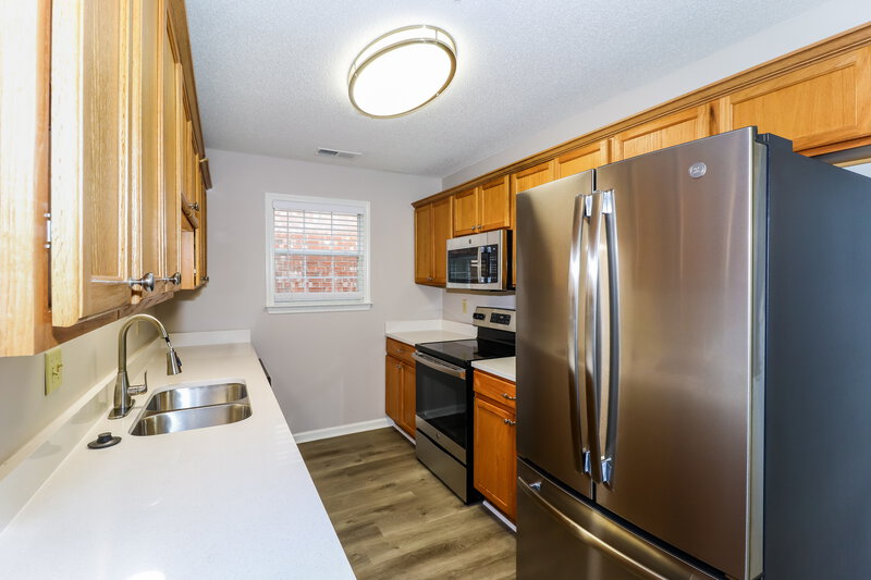 2,580/Mo, 1170 Whitten Rd Memphis, TN 38134 Kitchen View