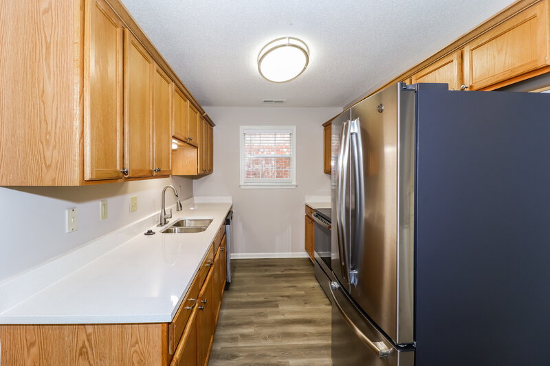2,580/Mo, 1170 Whitten Rd Memphis, TN 38134 Kitchen View 2