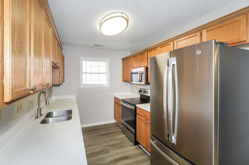 1,585/Mo, 1170 Whitten Rd Memphis, TN 38134 Kitchen View 2