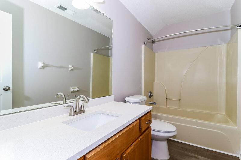 2,580/Mo, 1170 Whitten Rd Memphis, TN 38134 Bathroom View