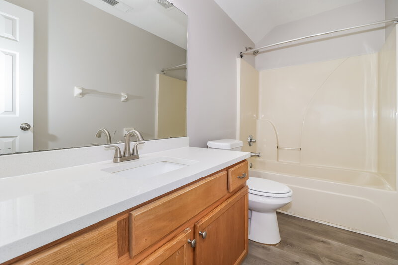 1,585/Mo, 1170 Whitten Rd Memphis, TN 38134 Bathroom View