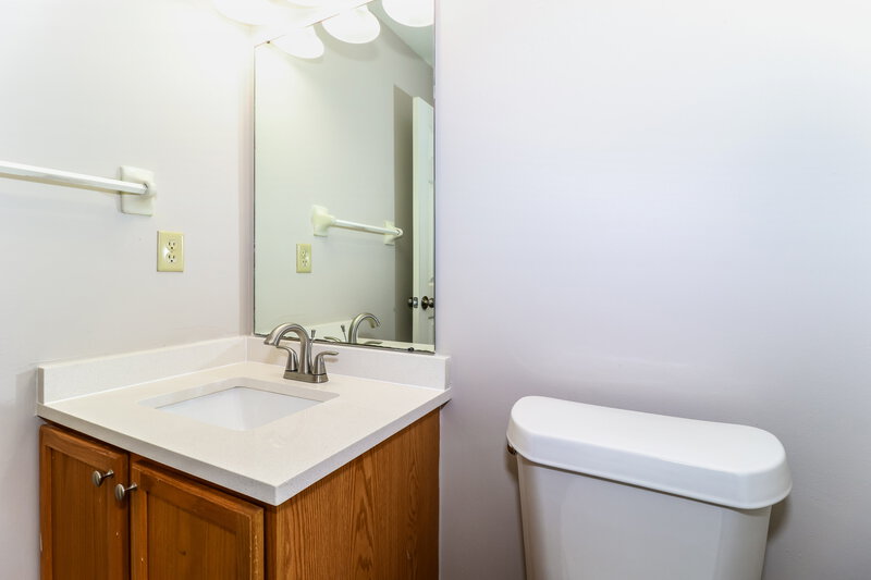 2,580/Mo, 1170 Whitten Rd Memphis, TN 38134 Powder Room View