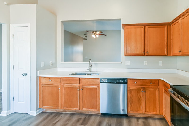 1,635/Mo, 9044 Snow Drift Ln Cordova, TN 38016 Kitchen View 2