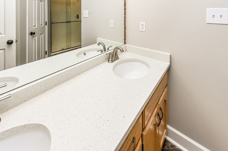 2,160/Mo, 1072 Deer Creek Dr Hernando, MS 38632 Main Bathroom View
