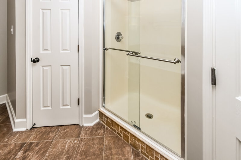 2,160/Mo, 1072 Deer Creek Dr Hernando, MS 38632 Main Bathroom View 2