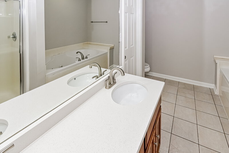 3,210/Mo, 49 Cross Creek Dr Hernando, MS 38632 Main Bathroom View