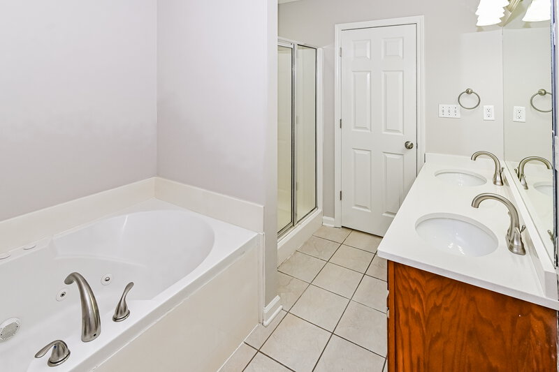 3,210/Mo, 49 Cross Creek Dr Hernando, MS 38632 Main Bathroom View 2