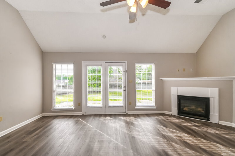 2,090/Mo, 2201 Cresent Ln Southaven, MS 38672 Living Room View