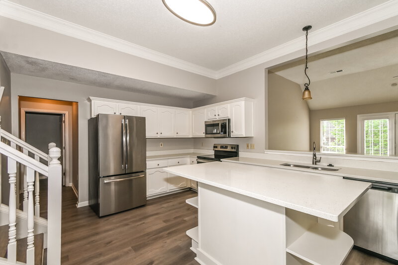 2,090/Mo, 2201 Cresent Ln Southaven, MS 38672 Kitchen View 2