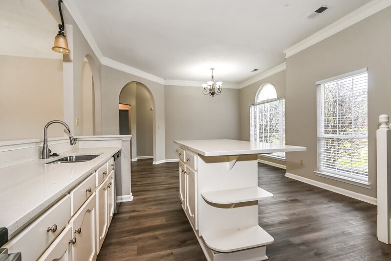 2,090/Mo, 2201 Cresent Ln Southaven, MS 38672 Kitchen View 3