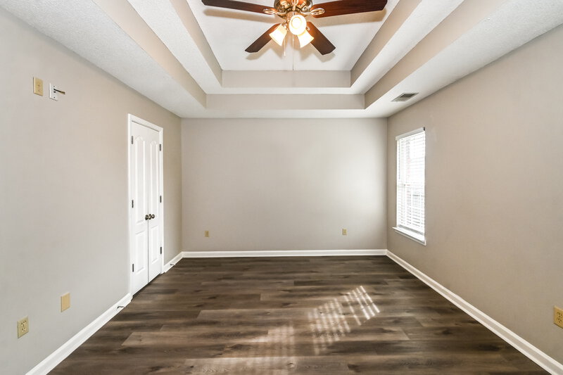 2,090/Mo, 2201 Cresent Ln Southaven, MS 38672 Main Bedroom View 2