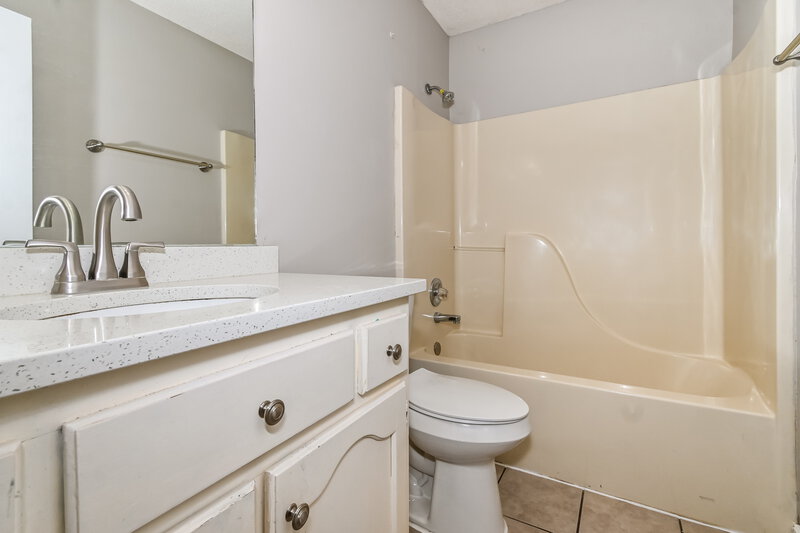 2,090/Mo, 2201 Cresent Ln Southaven, MS 38672 Bathroom View