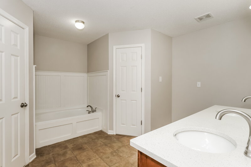 1,965/Mo, 751 Northwood West Cove Hernando, MS 38632 Main Bathroom View