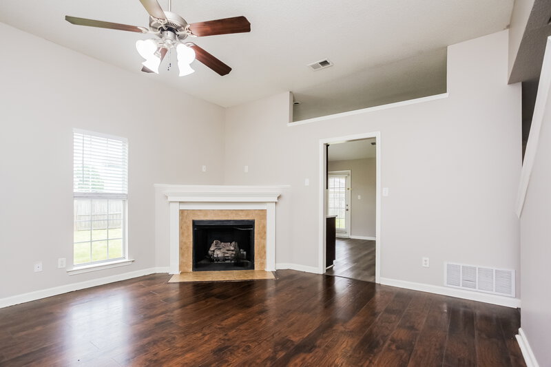 1,890/Mo, 10218 Cottage Oaks Cove Memphis, TN 38016 Living Room View