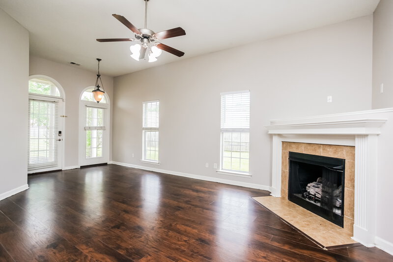 1,890/Mo, 10218 Cottage Oaks Cove Memphis, TN 38016 Living Room View 2