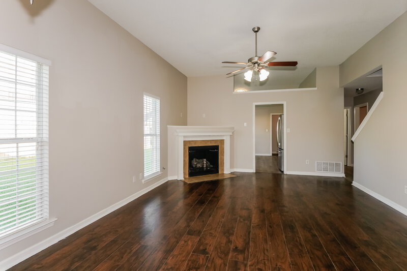 1,755/Mo, 10218 Cottage Oaks Cove Memphis, TN 38016 Living Room View