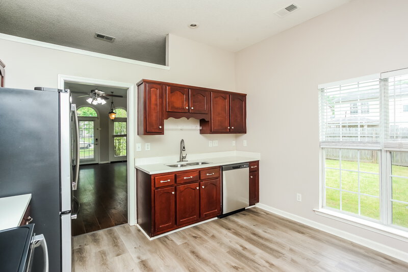 1,890/Mo, 10218 Cottage Oaks Cove Memphis, TN 38016 Kitchen View 2