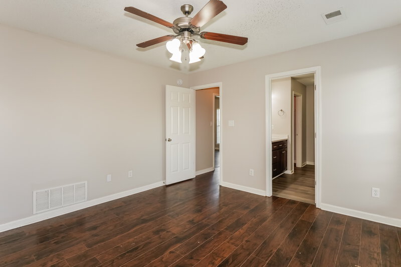1,755/Mo, 10218 Cottage Oaks Cove Memphis, TN 38016 Main Bedroom View