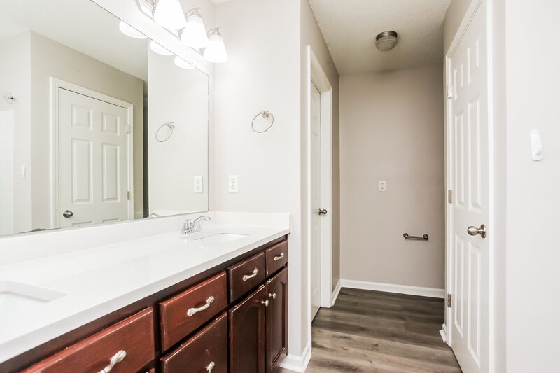 1,890/Mo, 10218 Cottage Oaks Cove Memphis, TN 38016 Main Bathroom View 2