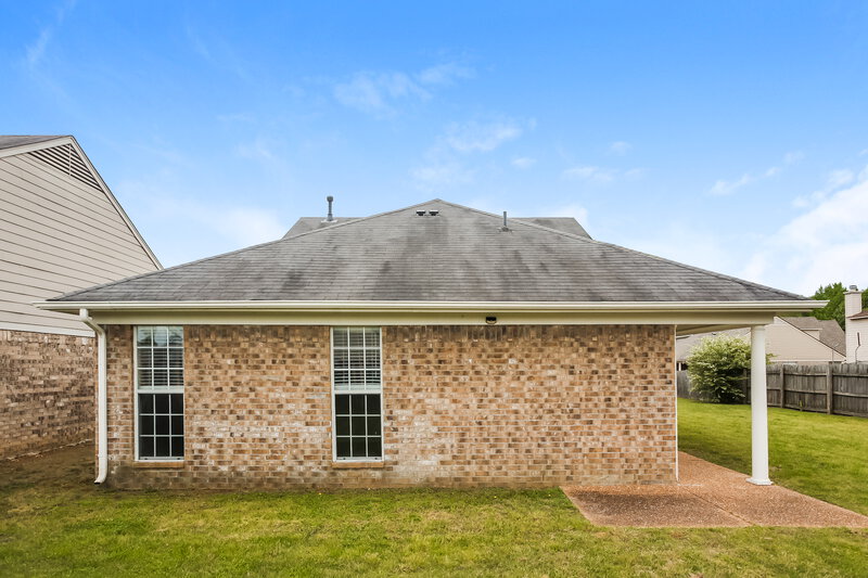 1,890/Mo, 10218 Cottage Oaks Cove Memphis, TN 38016 Rear View