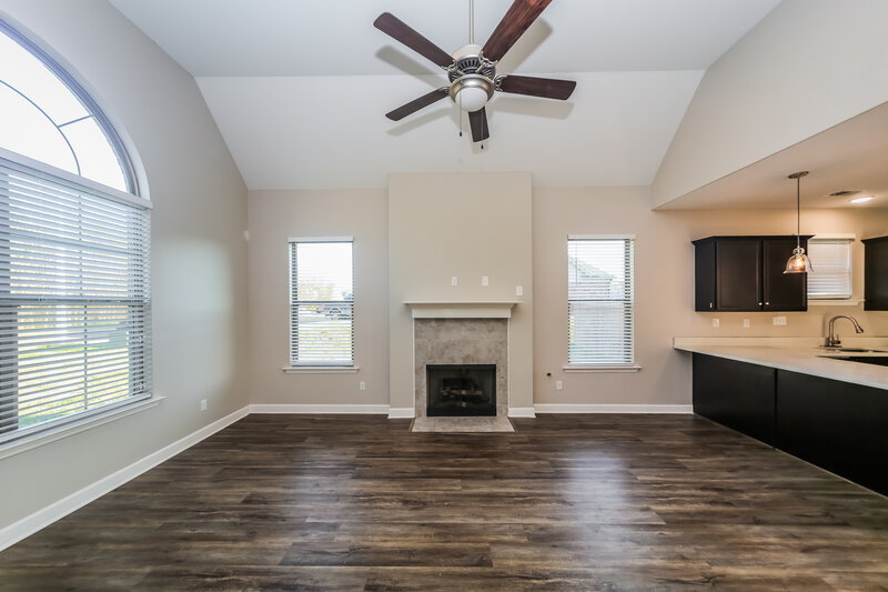 3,070/Mo, 7681 Carlton Dr Southaven, MS 38672 Living Room View 2