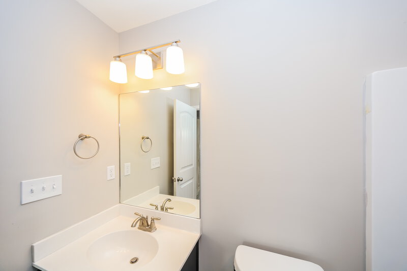 3,070/Mo, 7681 Carlton Dr Southaven, MS 38672 Bathroom View 2