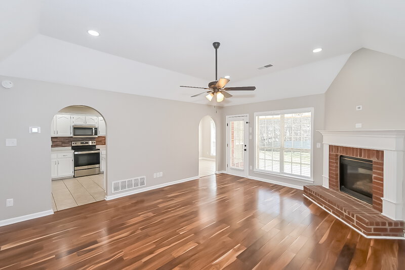 2,090/Mo, 1363 Pendulum Dr Hernando, MS 38632 Living Room View 2