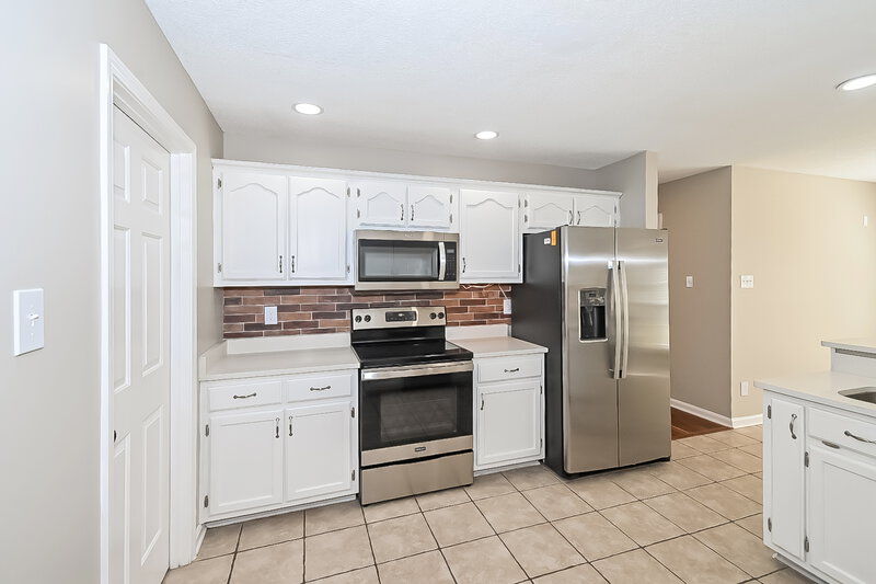 2,090/Mo, 1363 Pendulum Dr Hernando, MS 38632 Kitchen View