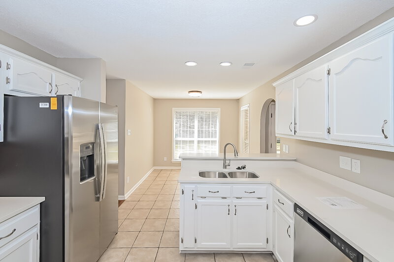 2,090/Mo, 1363 Pendulum Dr Hernando, MS 38632 Kitchen View 2
