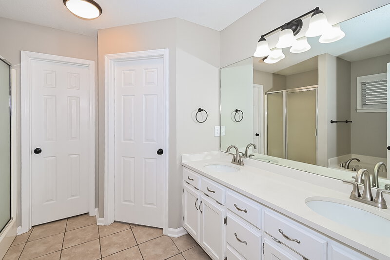 2,090/Mo, 1363 Pendulum Dr Hernando, MS 38632 Bathroom View
